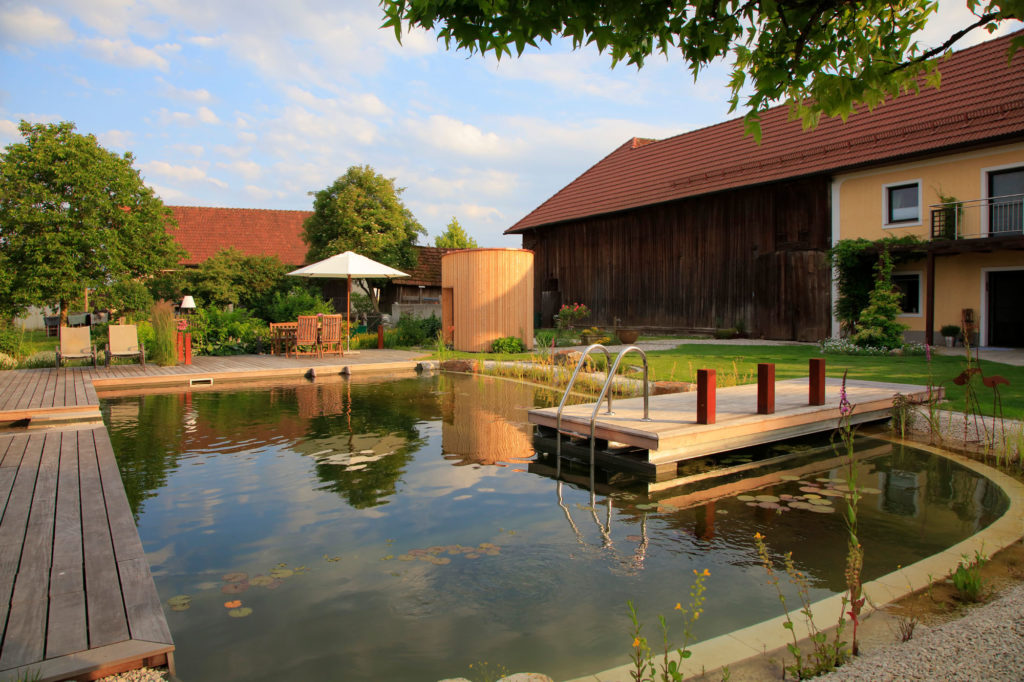 FREIRAUM Designgarten mit Schwimmteich