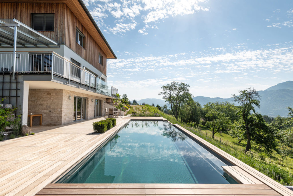 FREIRAUM Living Pool mit Holzdeck