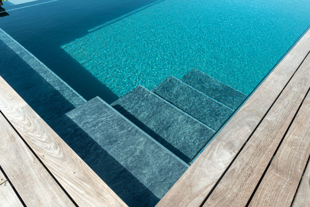 FREIRAUM Einstieg Treppe Living Pool