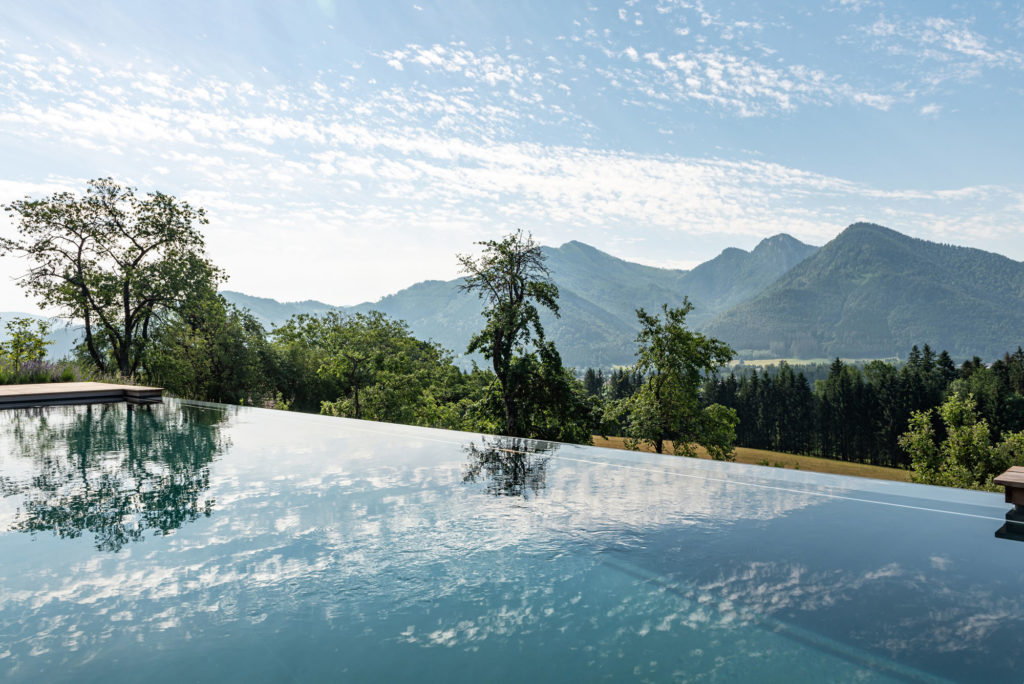 FREIRAUM Living Pool mit Bergblick