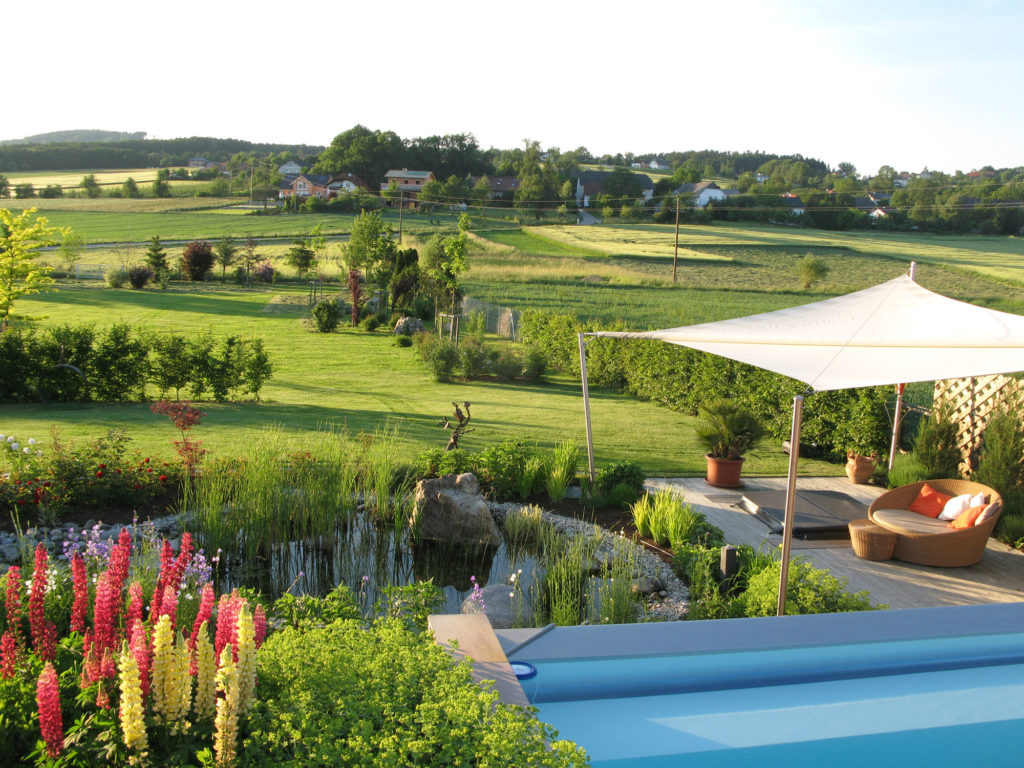 FREIRAUM Gartenlounge mit Pool