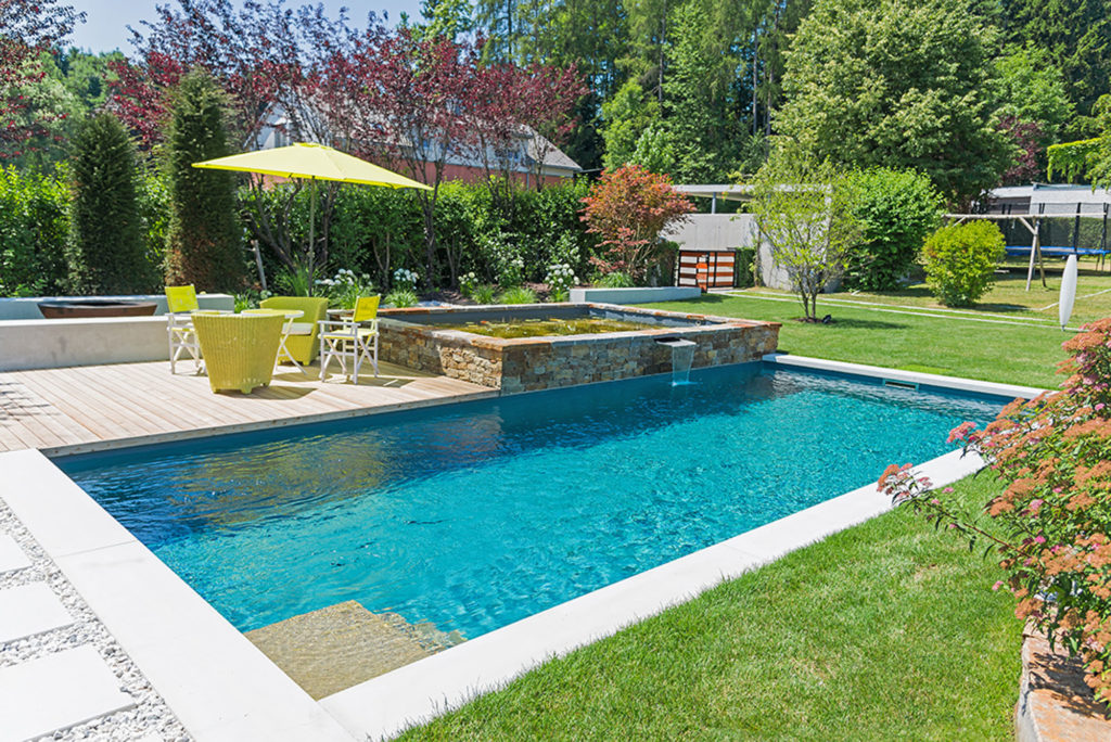 FREIRAUM Living Pool mit Seerosenbecken