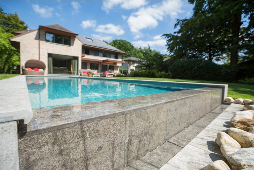 FREIRAUM Living Pool Fertigbecken mit Überlaufkante