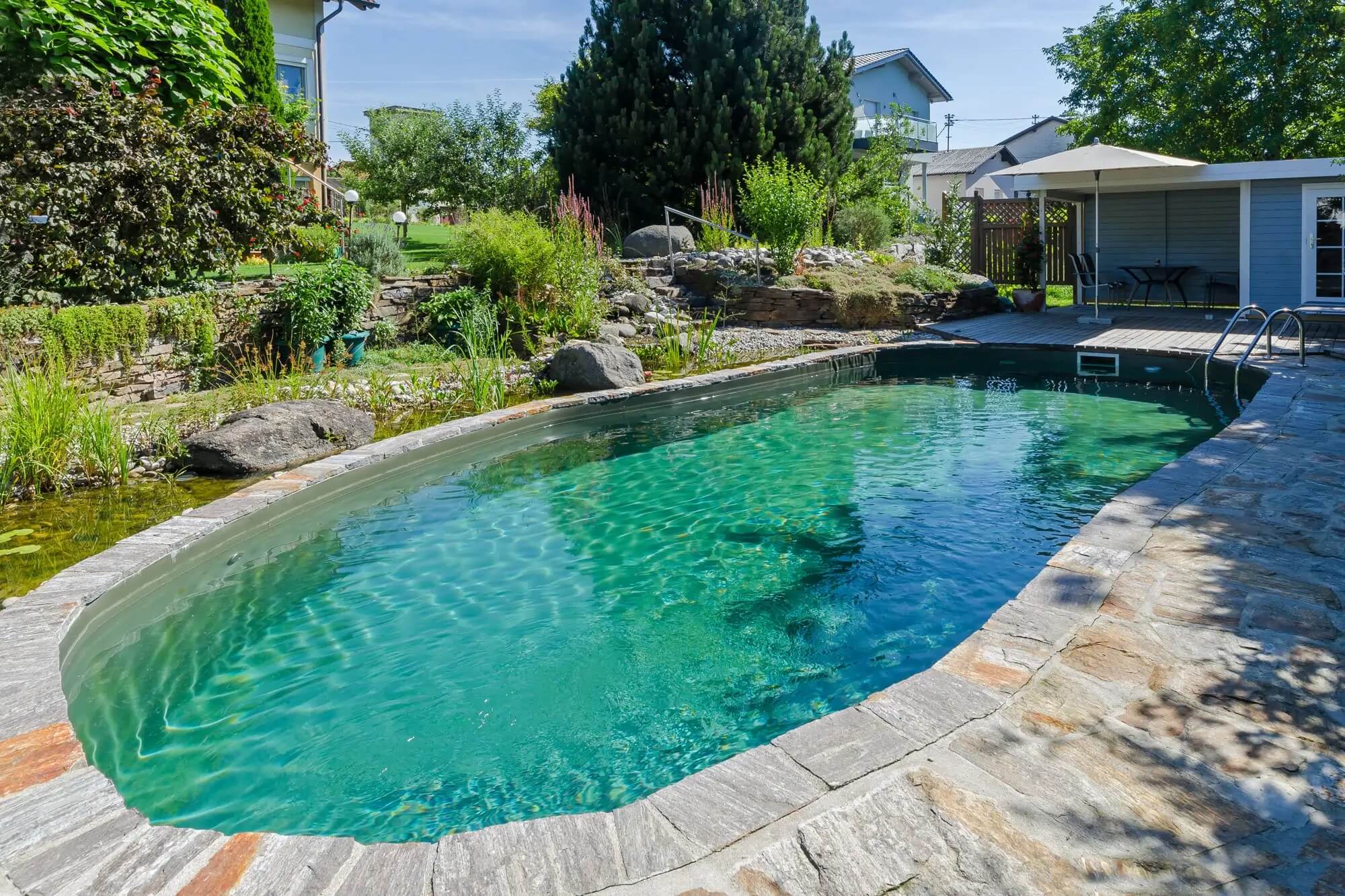 Wasser im Garten: Mehr als nur eine Schwimmgelegenheit